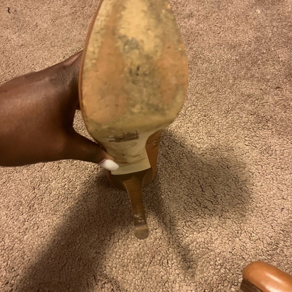 slightly used Michael Kors ankle boots. Great condition,8 1/2 size women’s boot. - Picture 4 of 6